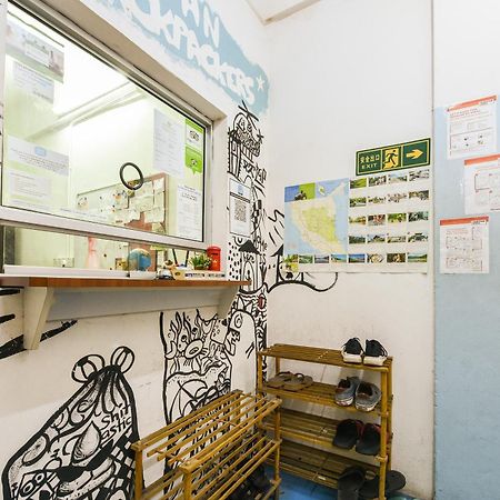 SPOT ON 89872 Kuantan Backpackers Hotel Bagian luar foto
