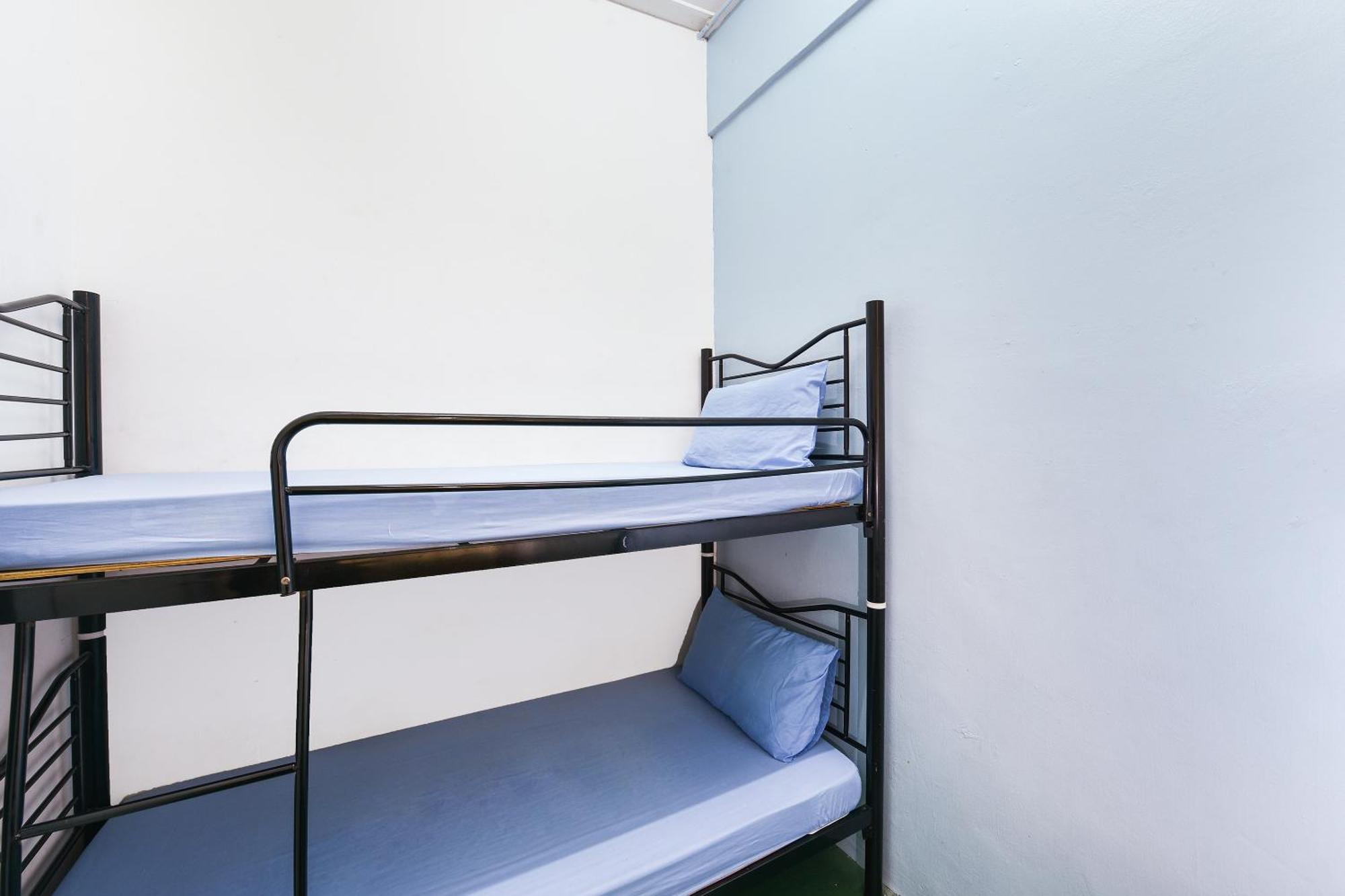 SPOT ON 89872 Kuantan Backpackers Hotel Bagian luar foto