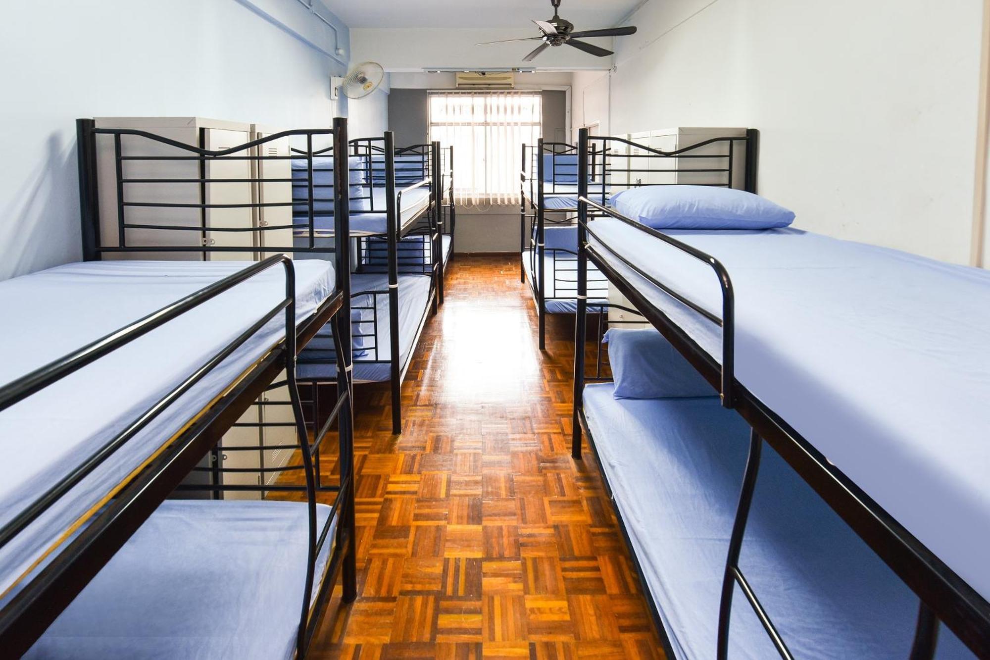 SPOT ON 89872 Kuantan Backpackers Hotel Bagian luar foto