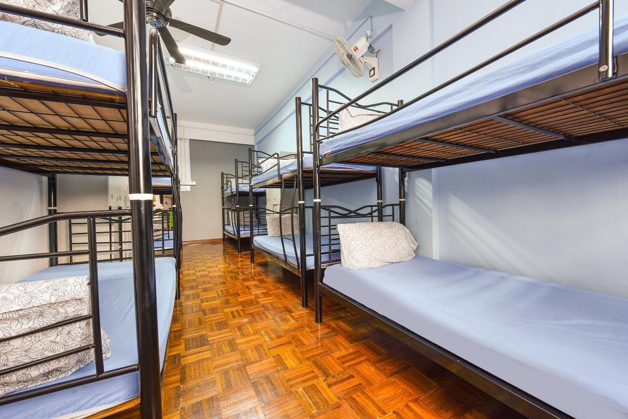 SPOT ON 89872 Kuantan Backpackers Hotel Bagian luar foto
