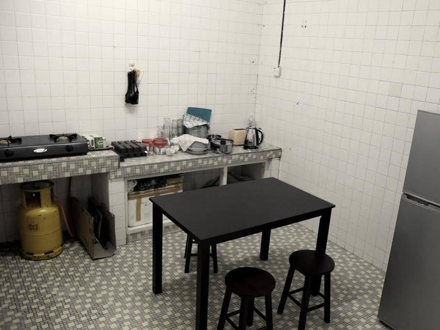 SPOT ON 89872 Kuantan Backpackers Hotel Bagian luar foto